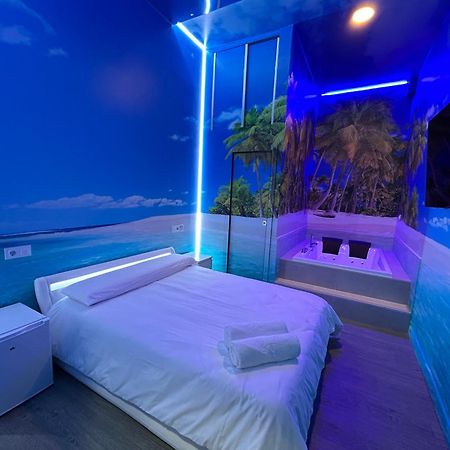 Habitacion Con Jacuzzi Y Bano Privado Madrid Bagian luar foto