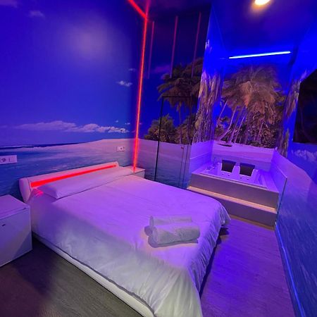 Habitacion Con Jacuzzi Y Bano Privado Madrid Bagian luar foto