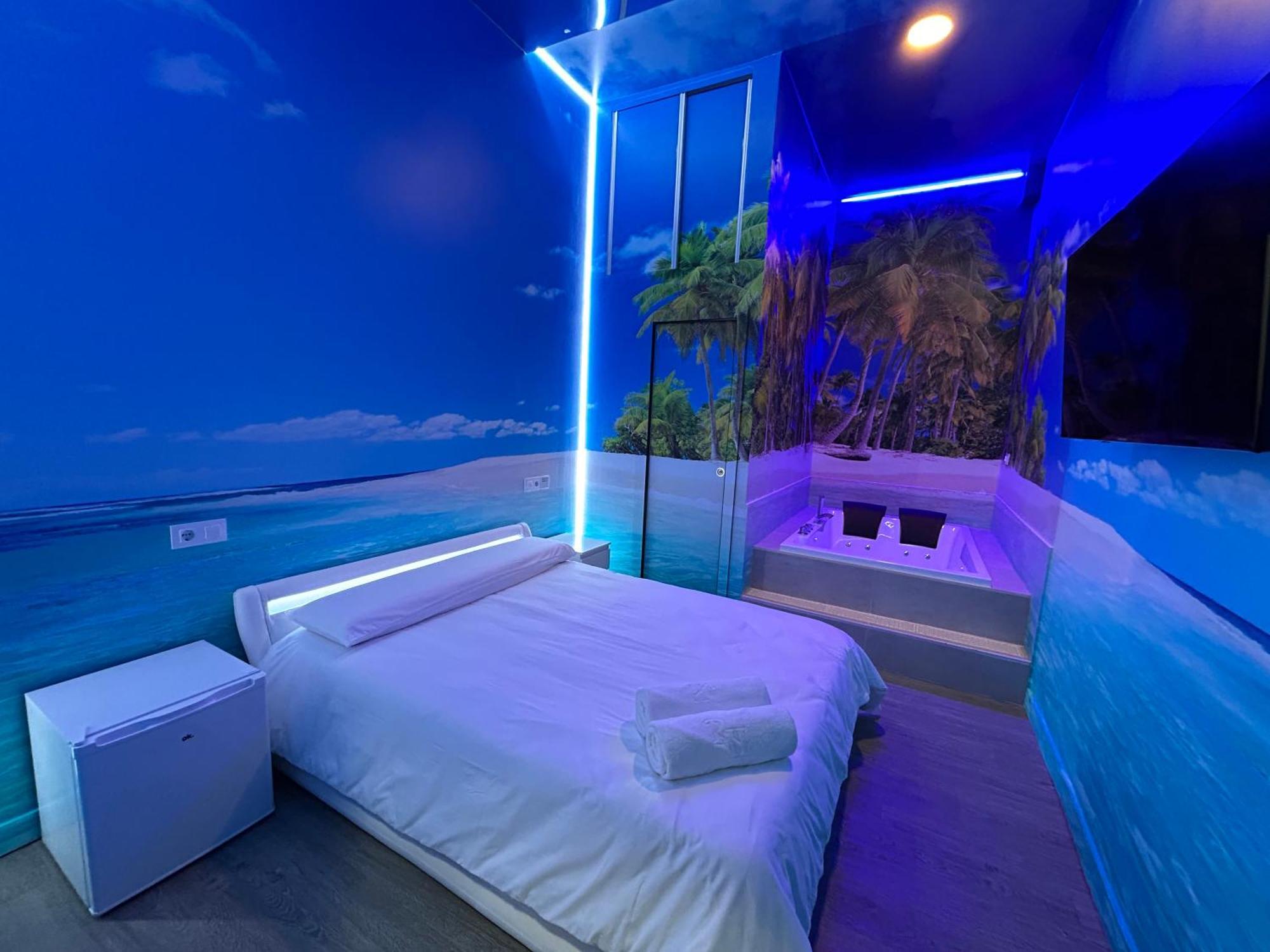 Habitacion Con Jacuzzi Y Bano Privado Madrid Bagian luar foto